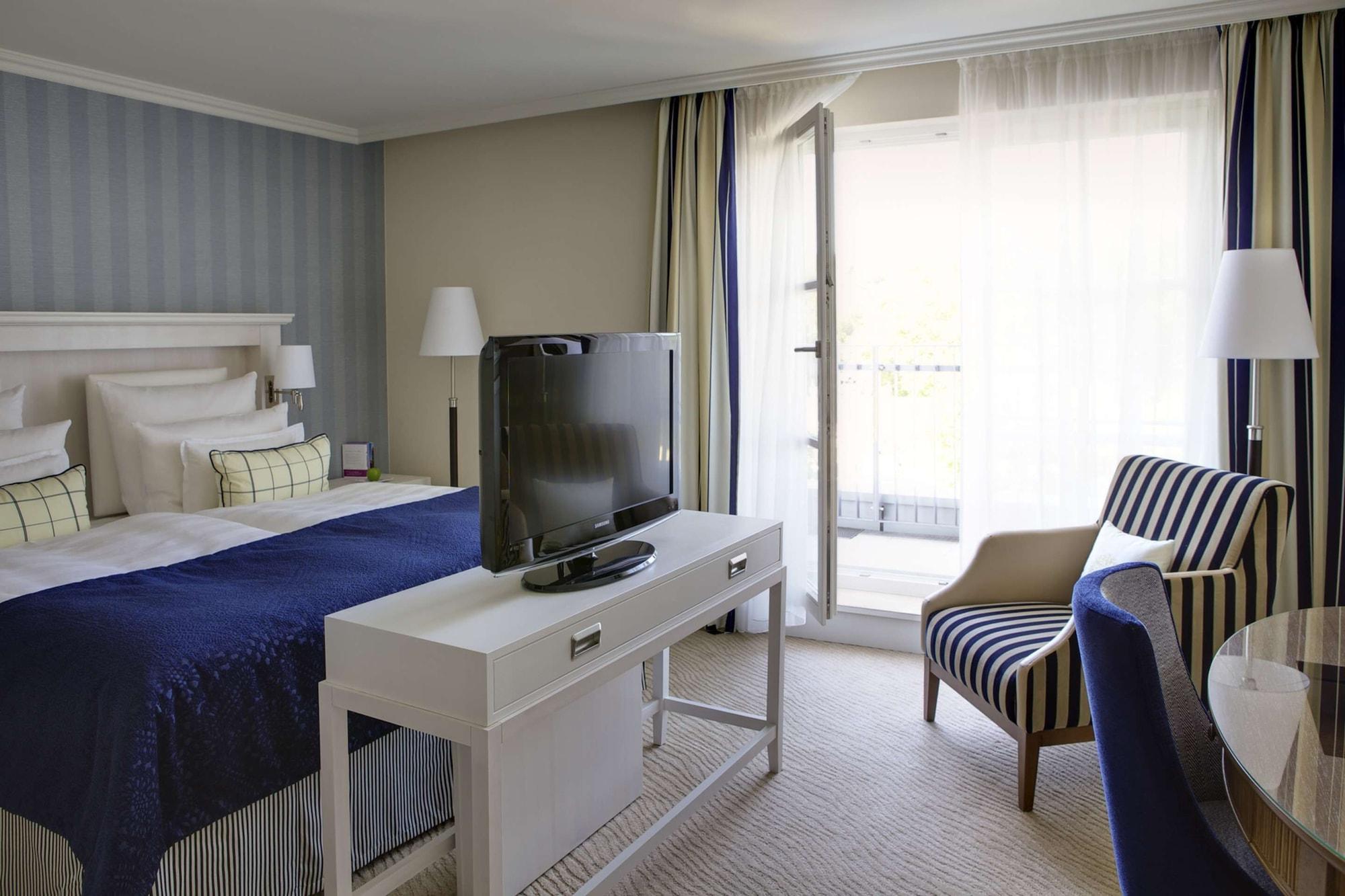 Steigenberger Grandhotel & Spa Heringsdorf Dış mekan fotoğraf A room at the Hotel du Cap-Eden-Roc