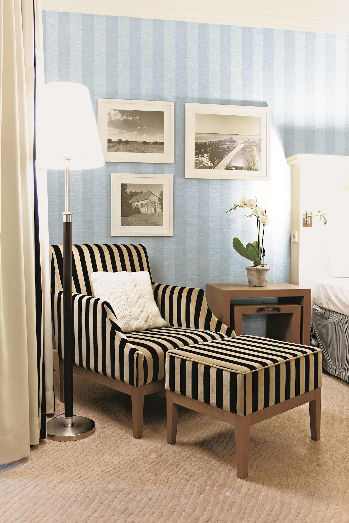 Steigenberger Grandhotel & Spa Heringsdorf Dış mekan fotoğraf A chaise longue