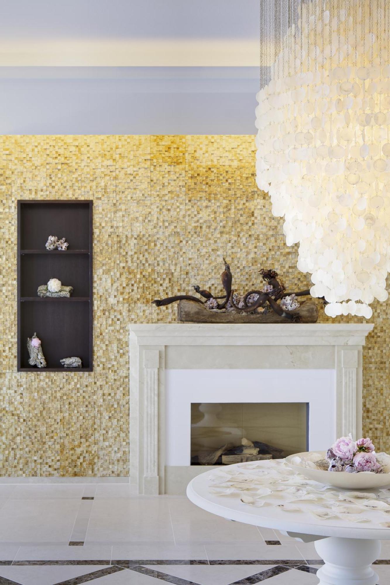 Steigenberger Grandhotel & Spa Heringsdorf Dış mekan fotoğraf Gold leafing on a wall