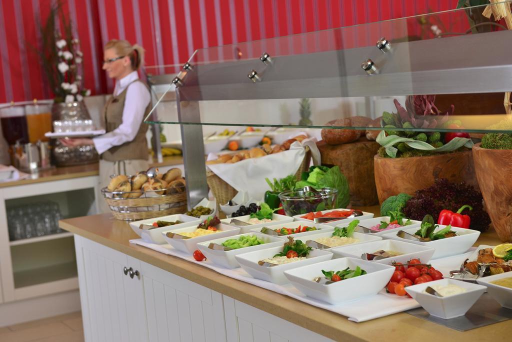 Steigenberger Grandhotel & Spa Heringsdorf Dış mekan fotoğraf A salad bar